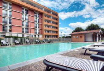 Zenitude H  tel-R  sidences Toulouse M  tropole allows 18 year olds to book a room