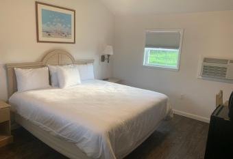 Cape Motel has Balcony rooms