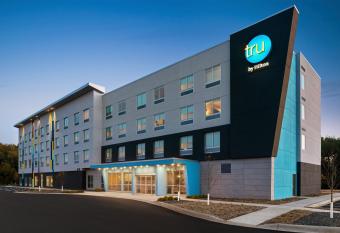 Tru By Hilton Duluth Mall Area allows 18 year olds to book a room