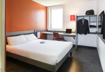 ibis budget A  roport Lyon Saint Exup  ry allows 18 year olds to book a room
