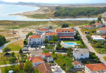 Porto Vistonis has Balcony rooms