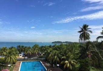 Comfy Beachfront View at Seri Bulan Condominium Teluk Kemang Beach allows 18 year olds to book a room