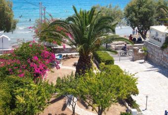 Villa Dolphin has Balcony rooms