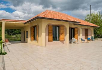 Le Vigne - Countryside House on Etna Volcano has Balcony rooms