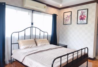 24 Hostel Donmuang allows 18 year olds to book a room