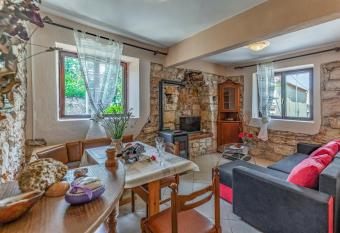 Stone house Histria has Balcony rooms