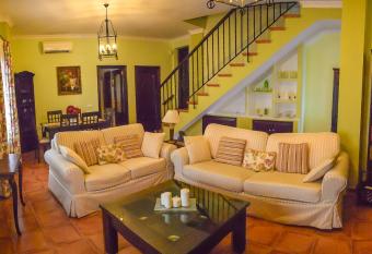 CASA BLANCAFLOR allows 18 year olds to book a room