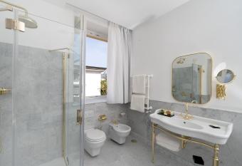 Hotel Lorelei Londres allows 18 year olds to book a room