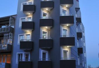 A Hotels & Suite allows 18 year olds to book a room