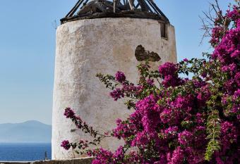 Bo House Private Jacuzzi has rooms with a private hot tub