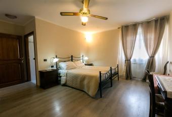 La Bella Casa del Cuoco allows 18 year olds to book a room