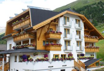 Haus Bergkristall has Balcony rooms