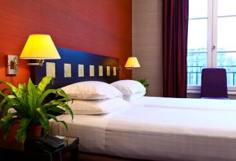 Hotel De La Jatte allows 18 year olds to book a room