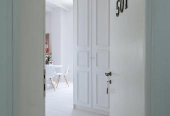 Life Gallery Hotel has rooms with a private hot tub