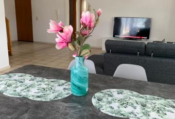 Casa Blanca 3 allows 18 year olds to book a room