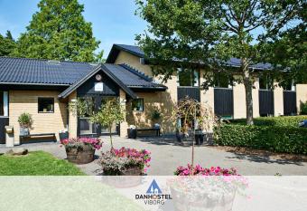 Danhostel Viborg allows 18 year olds to book a room