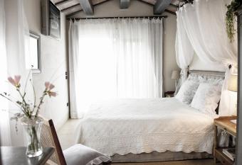 Casina Le Conserve has rooms with a private hot tub