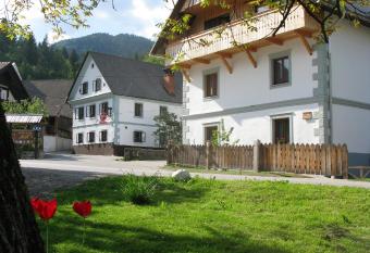 Ana Antloga Apartments has Balcony rooms