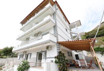 Hotel Erviliano allows 18 year olds to book a room