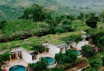 Sumberkima Resort has Balcony rooms