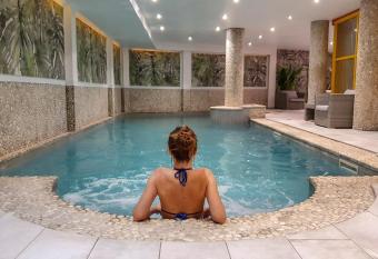 Urban H  tel & Urban Hotel Aix-les-Bains - BW Signature Collection allows 18 year olds to book a room