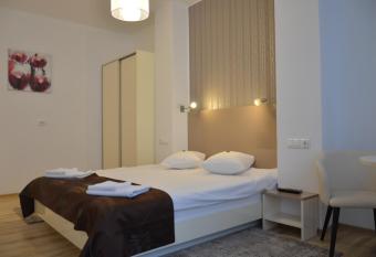 ApartHotel Zorilor allows 18 year olds to book a room