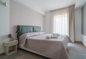 Cilento Victory House has rooms with a private hot tub