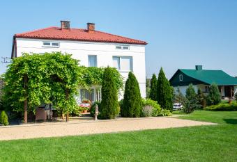 Siedlisko pod lasem has Balcony rooms