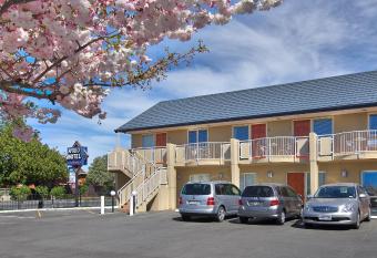 Apollo Motel has Balcony rooms