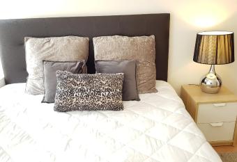 Oporto Beauty Flat allows 18 year olds to book a room