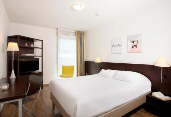 Residhome Nancy Lorraine allows 18 year olds to book a room