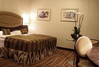 Casino&Hotel Admiral Al  b  t  n allows 18 year olds to book a room