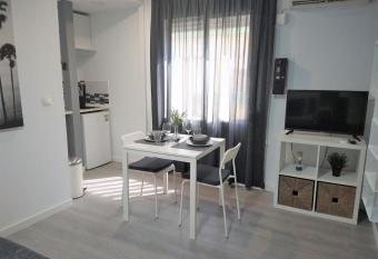 Comfort & Beauty Studio allows 18 year olds to book a room