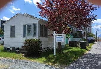 Dhimas Apartments 209 allows 18 year olds to book a room