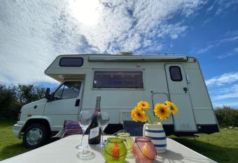 Lily cosy campervan with sea views & amazing sunrises allows 18 year olds to book a room