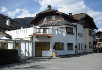 Pizzeria Restaurant Wieser has Balcony rooms