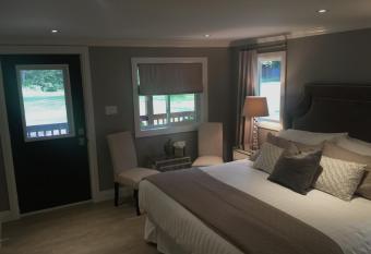 Somerset Lakeside Resort has Balcony rooms