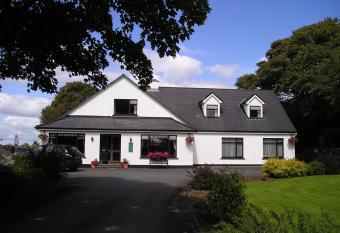 Mountain View Guesthouse allows 18 year olds to book a room