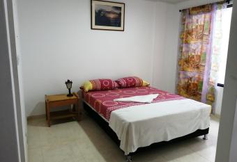 Hospedaje La Pradera 3 y 7 d  as -OFF allows 18 year olds to book a room