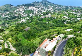 Villa Gesualda has rooms with a private hot tub