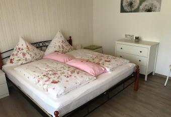 Gem  tliche Ferienwohnung in Bodenseen  he has Balcony rooms