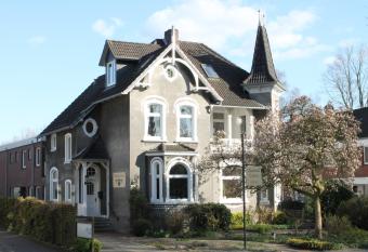 Alleehotel-Eschen allows 18 year olds to book a room