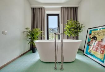 Intourist Kazbegi has Balcony rooms