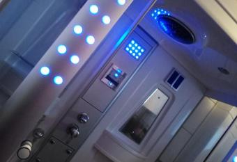 Apartman House Annesa has rooms with a private hot tub