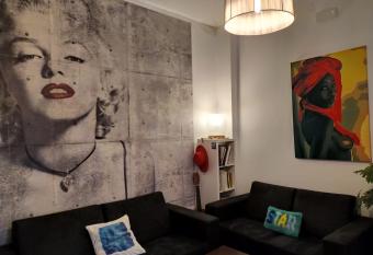 M  laga Centro Hostel has Balcony rooms