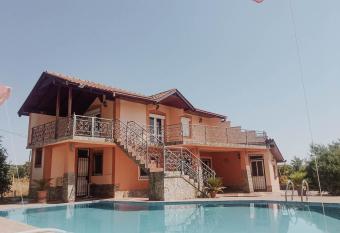 Villa Katerina & Pool has Balcony rooms