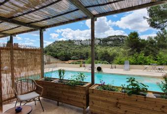 MAS DE LA FADETO allows 18 year olds to book a room