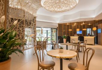 Novotel Nice Arenas Aeroport allows 18 year olds to book a room