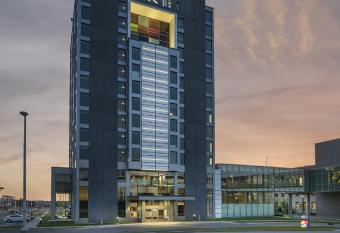 Alt Hotel Halifax Airport allows 18 year olds to book a room