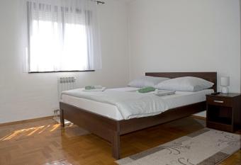 Apartman  Dunja 2  Banja Luka allows 18 year olds to book a room